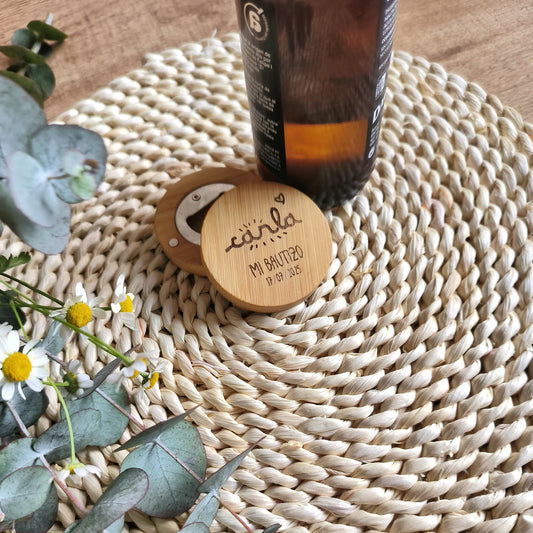 Abrebotellas con imán para bautizo