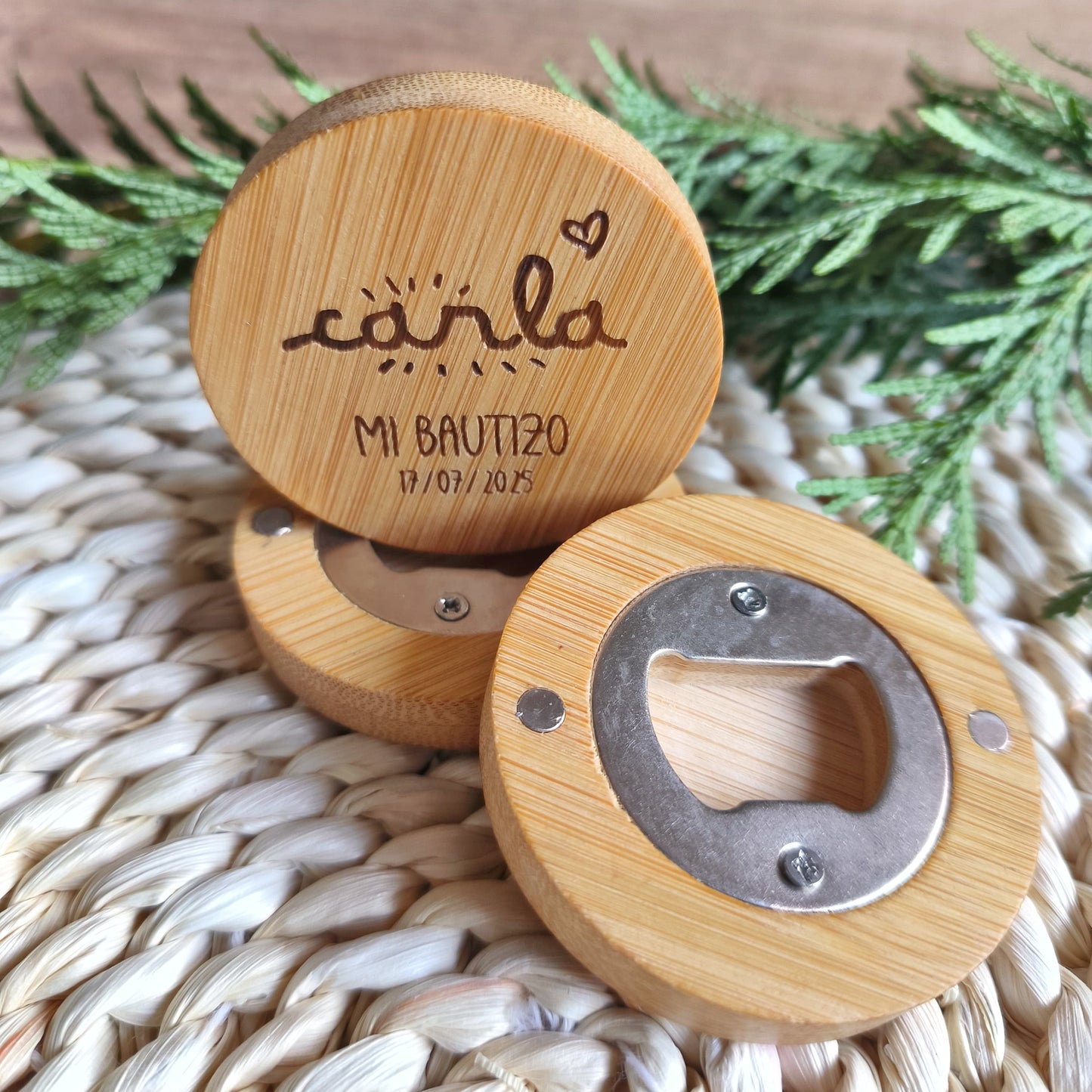 Abrebotellas con imán para bautizo